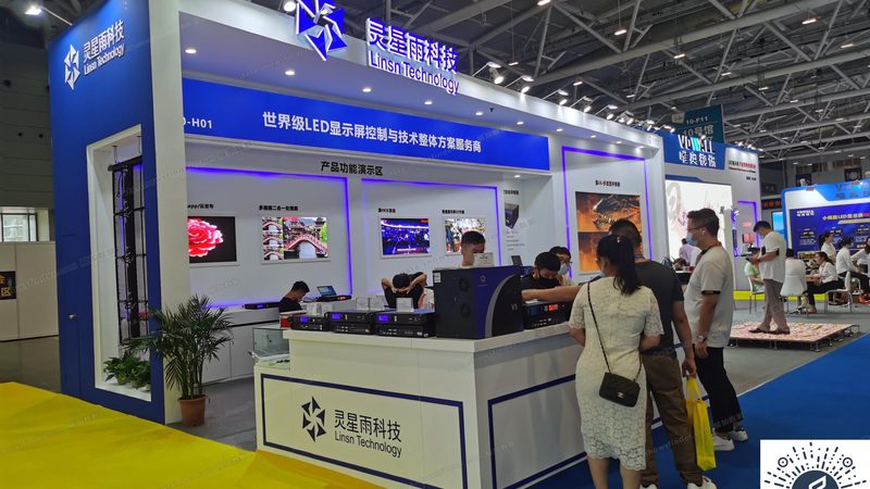 婚庆舞台搭建费用主要由以下几个部分构成：
